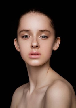 Doğal makyaj ile güzellik şirin moda modeli