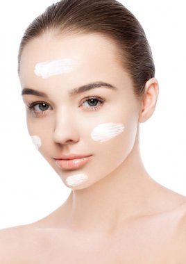 Yüz kremi doğal makyaj güzellik kızla