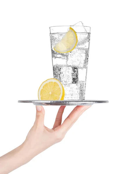 Hand holds tray with sparkling water soda drink — Stock Photo, Image