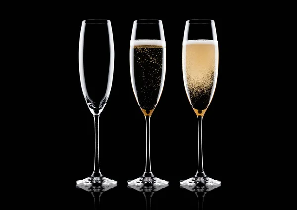 Eleganta glasögon gul Champagne med bubblor — Stockfoto