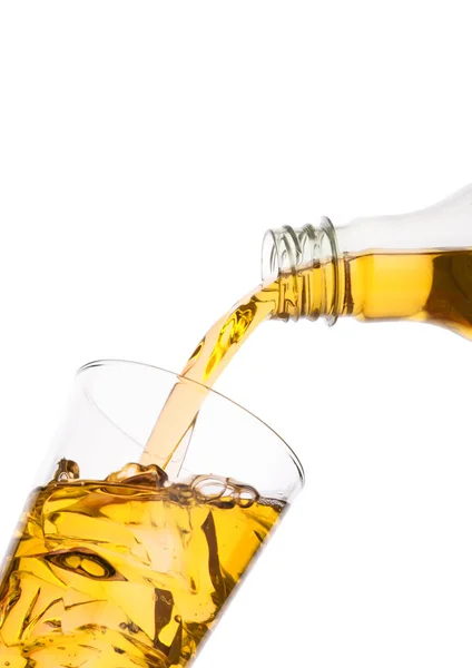 Pouring fresh apple juice from bottle to glass — Stock Photo, Image