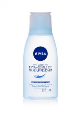 London, İngiltere - 14 Şubat 2018: Nivea makyaj çıkarıcı beyaz, plastik konteyner.