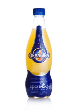 Londra, İngiltere - 14 Şubat 2018: Plastik şişe Orangina kıvılcım