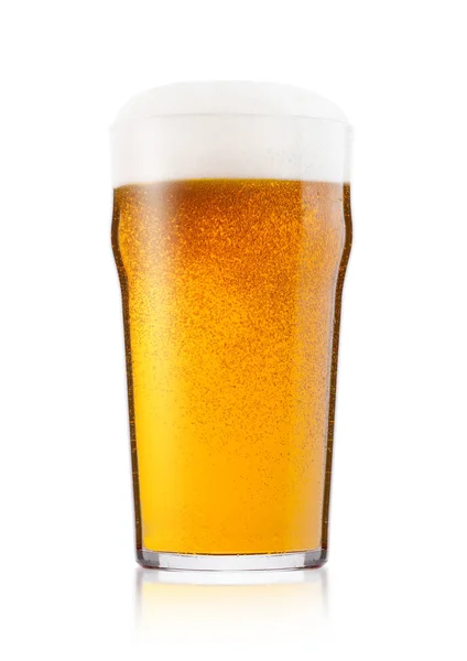 Bicchiere freddo di birra lager ale con schiuma e rugiada — Foto Stock