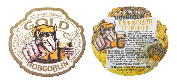 Londýn, Uk - 01 března 2018: Hopgoblin zlatý originální pivní tácek dráha izolované na bílém. — Stock fotografie