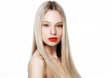 Güzellik portre model parlak sarışın saç modeli ile