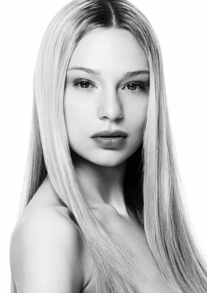 Beauty portrait model with shiny blonde hairstyle — Stock Photo, Image