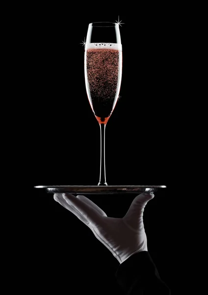 Kesztyű kéz tartja a tálca pezsgős pohár — Stock Fotó