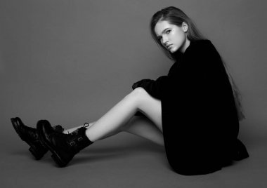 Genç güzel manken ile modeli test