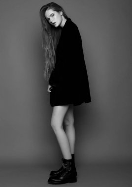 Genç güzel manken ile modeli test