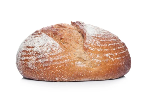 Vers gebakken brood met meel op wit — Stockfoto