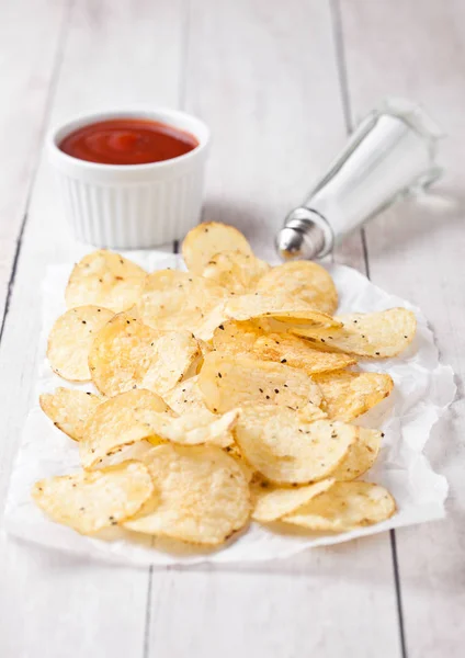 Crujiente delicioso pimiento patatas patatas fritas snack — Foto de Stock