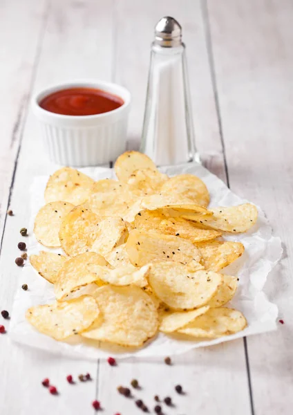 Crujiente delicioso pimiento patatas patatas fritas snack — Foto de Stock