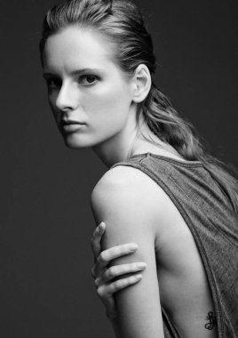 Genç güzel manken ile modeli test