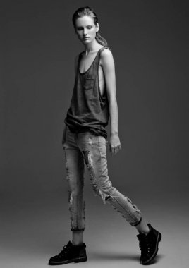 Genç güzel manken ile modeli test