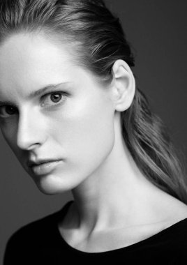 Genç güzel manken ile modeli test