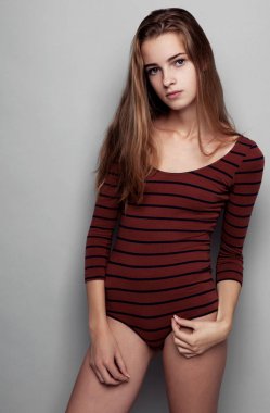 Genç güzel manken ile modeli test