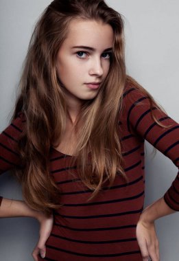 Genç güzel manken ile modeli test