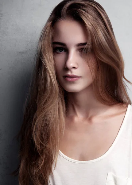 Genç güzel manken ile modeli test