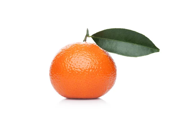 Čerstvé mandarinky mandarinka bioovoce s listy — Stock fotografie
