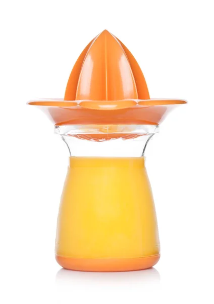 Frasco exprimidor de jugo de plástico con jugo de naranja fresco — Foto de Stock