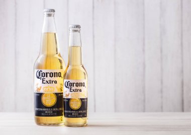 Londra, İngiltere - 27 Nisan 2018: Şişeler, Corona ilave bira woo