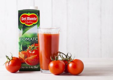 Londra, İngiltere - 27 Nisan 2018: Pack Del Monte domates suyu w üzerinde