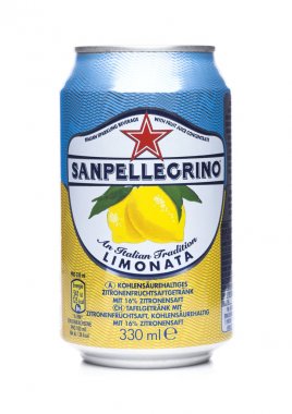 Londra, İngiltere - 27 Nisan 2018: Alüminyum San Pellegrino köpüklü limon soda içecek beyaz olabilir. İtalya üzerinden alınan ve Nestle tarafından dağıtılmış.