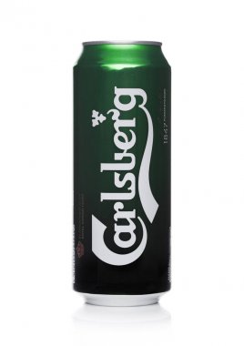 Londra, İngiltere - 03 Mayıs 2018: Alüminyum kutu beyaz arka plan üzerinde Carlsberg bira.