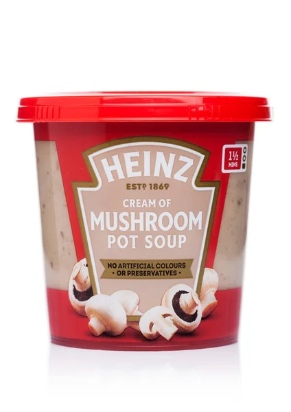 London, Verenigd Koninkrijk - 08 november 2019: Pakket Heinz slagroom van champignonsoep op wit. — Stockfoto