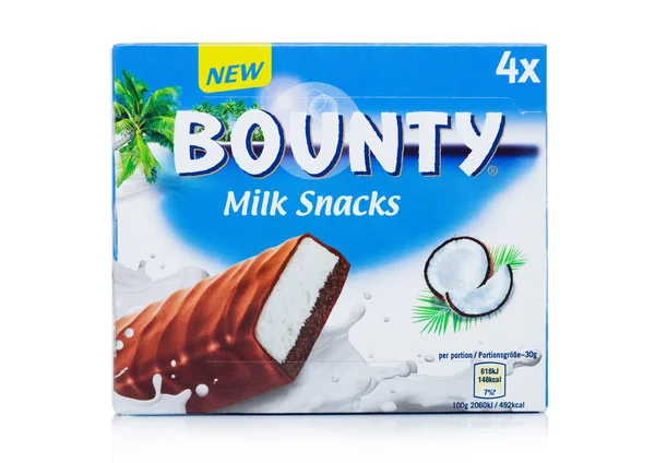 LONDRES, Reino Unido - NOVEMBRO 17, 2019: Pack of Bounty Milk Snacks on white background . — Fotografia de Stock