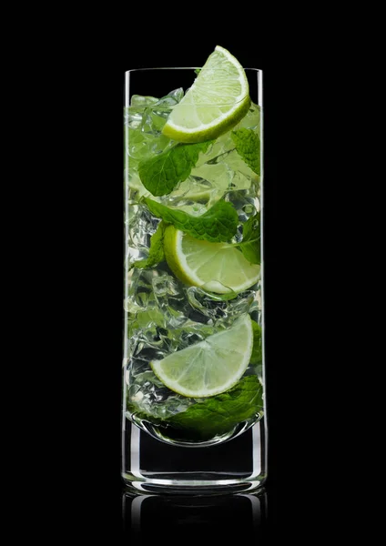 Highball Glas Mojito Sommer Alkoholischer Cocktail Mit Eiswürfeln Minze Und — Stockfoto