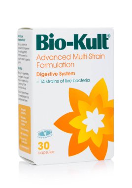 LONDON, İngiltere - APRIL 05, 2020: Bio-Kult probiyotik kutusu beyaz arkaplan üzerinde çoklu gerginlik formülasyonunu geliştirdi.