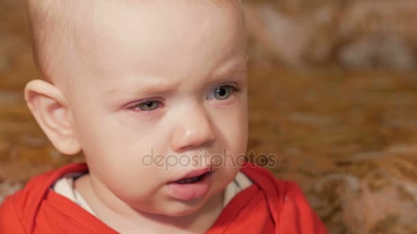 A beautiful baby with allergies. Red swollen eyes. The boy was crying and struggling with the disease. Kid 1 year. Close-up — Stock Video