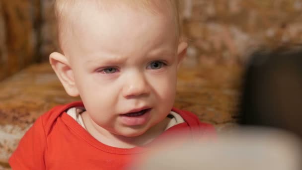 A beautiful baby with allergies. Red swollen eyes. The boy was crying and struggling with the disease. Kid 1 year. Close-up — Stock Video