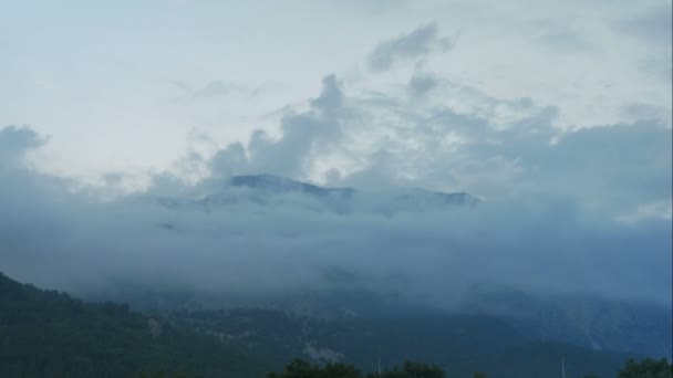 Zeitraffer-Wolken fliegen in die Höhe — Stockvideo