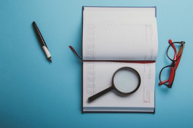 İş kopya alanı ve ofis malzemeleri ile planlama