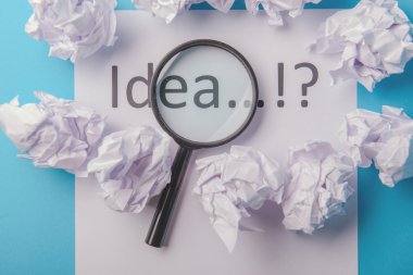 Kağıtta yazılı fikir kelime