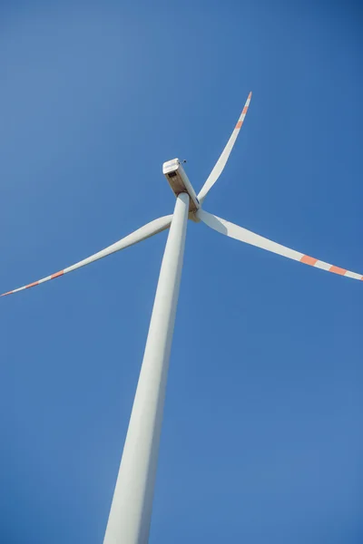 Bright blue sky moving and wind turbine — Stock Photo, Image