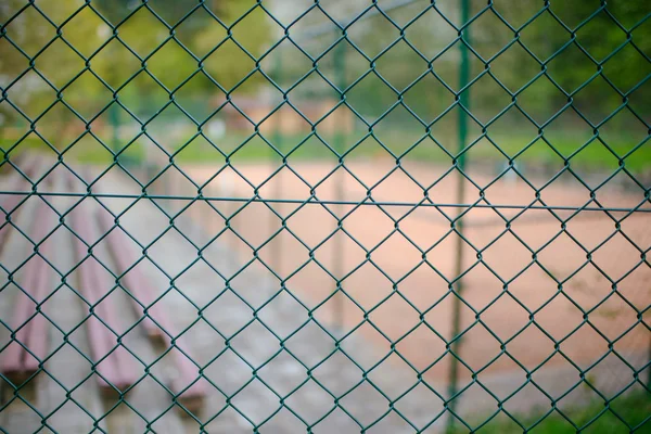 Recinzione verde del parco di collegamento a catena — Foto Stock