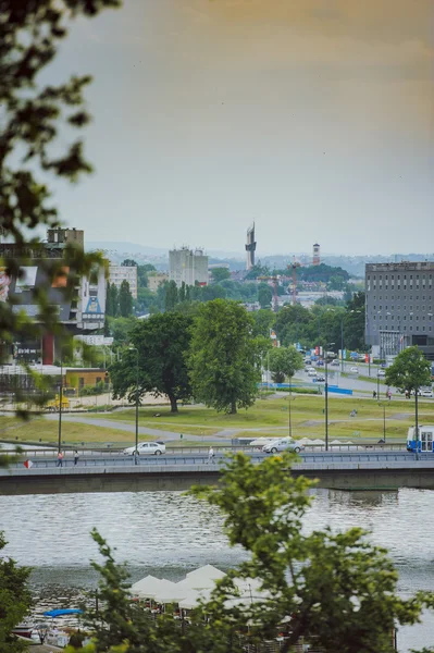 Mooie stadsgezicht in de zomer — Stockfoto