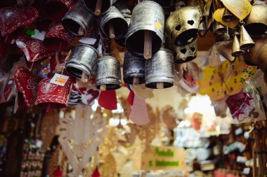 İnek çanı, Hediyelik eşya--dan Polonez ya