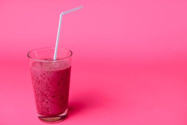 Taze böğürtlenli yabanmersini püresi.