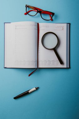 İş kopya alanı ve ofis malzemeleri ile planlama