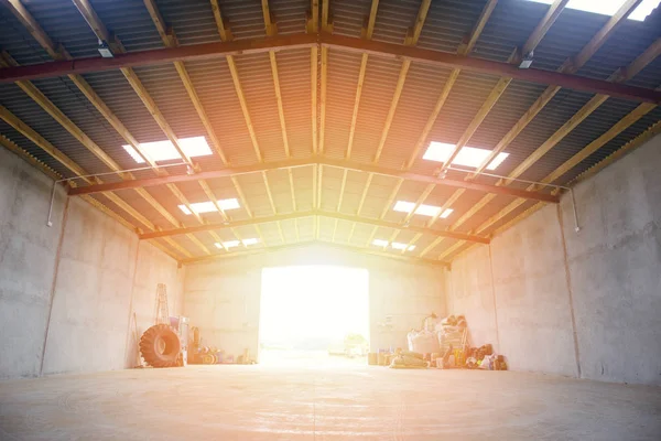 Boerderij magazijn in de zomer — Stockfoto