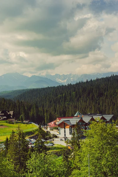 Hotel in de bergen — Stockfoto