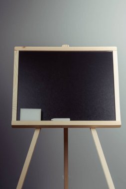 Koyu gri kayrak arkaplan veya doku.