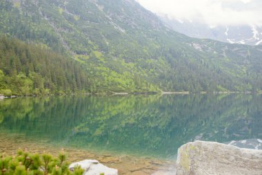dağ gölü yaz aylarında