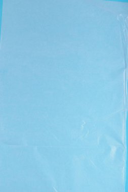 Mavi arka plan üzerinde plastik wrap