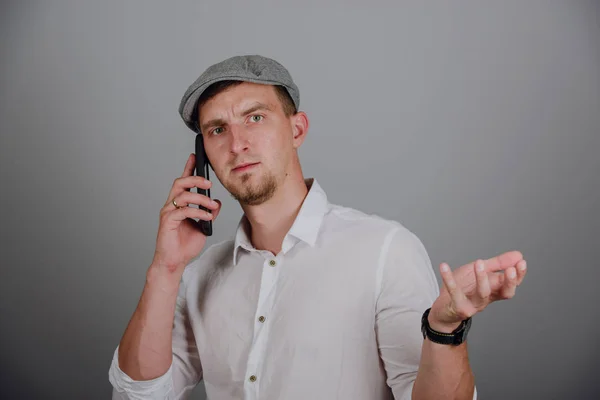 Portrait Of Happy Young Man Talking On Cell Phone — Stock Photo, Image